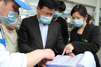 校領導深入學生食堂開展食品衛(wèi)生安全專項檢查